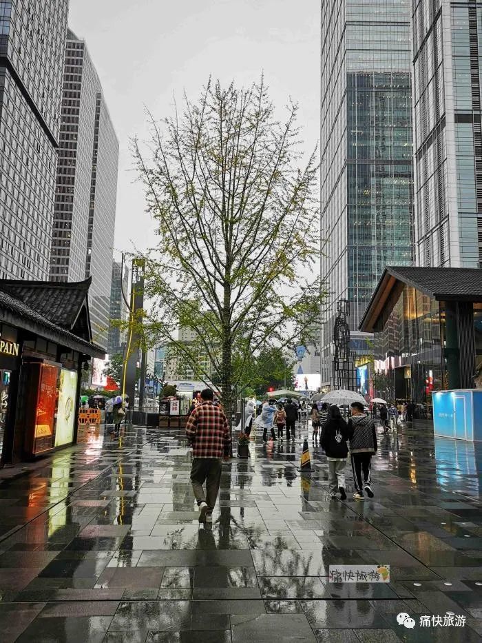 雨中漫步成都太古裡