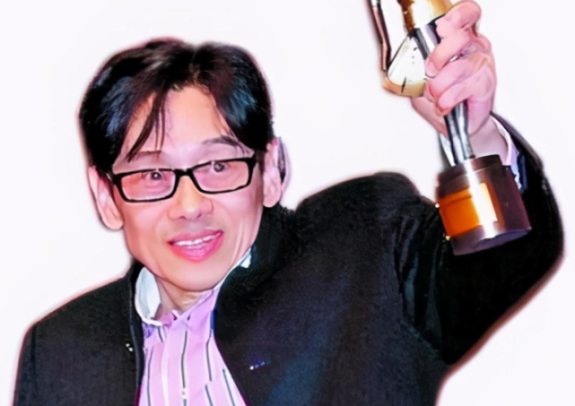 好友石天癌症去世,泰迪罗宾出席活动面露笑容,但拒绝