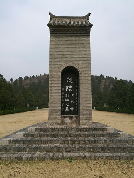 寿陵匍匐「寿陵匍匐,非复邯郸之步里丑捧心,不关西施之颦」