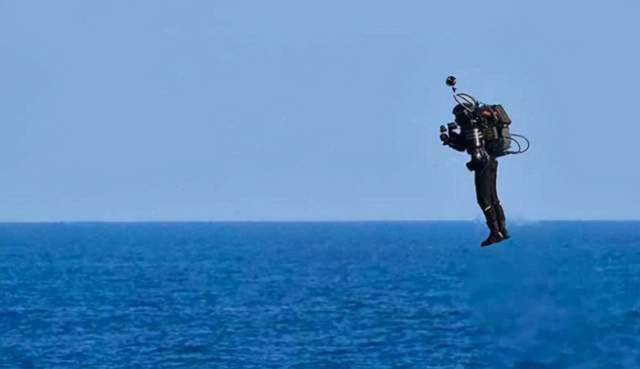 fbi认为,他们和美国的航空机构展开合作,试图研究那些关于"空中飞人"