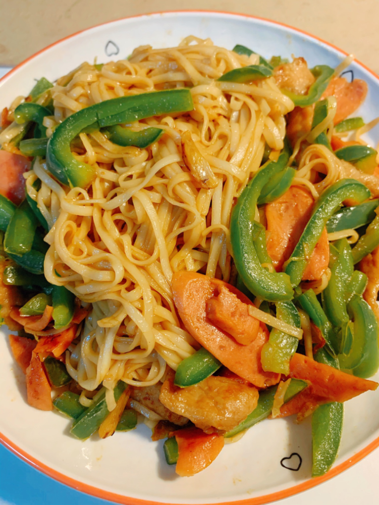 深夜排档超人气青椒肉丝炒面,美味一学就会!_腾讯新闻