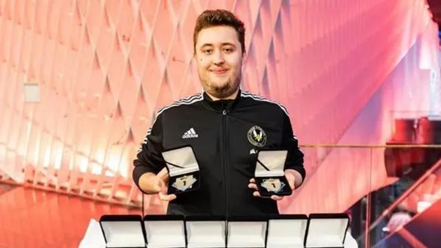 csgo:载物需要发挥top1实力,才能让小蜜蜂完成晋级