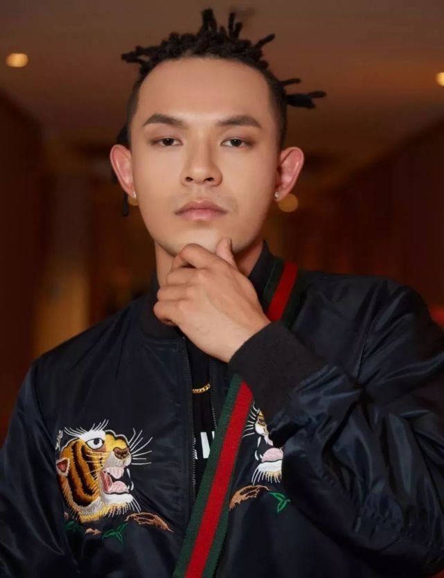 网曝说唱歌手"黄旭"出轨,小三被老婆打伤了眼睛,引发圈内热议_腾讯