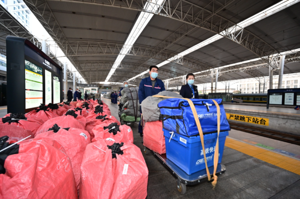 中铁快运:联手各铁路局集团,发力铁路电商黄金周快件运输