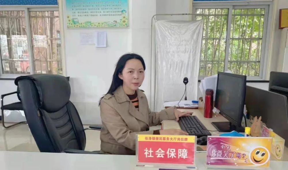 伍洛镇人社所所长 张新华