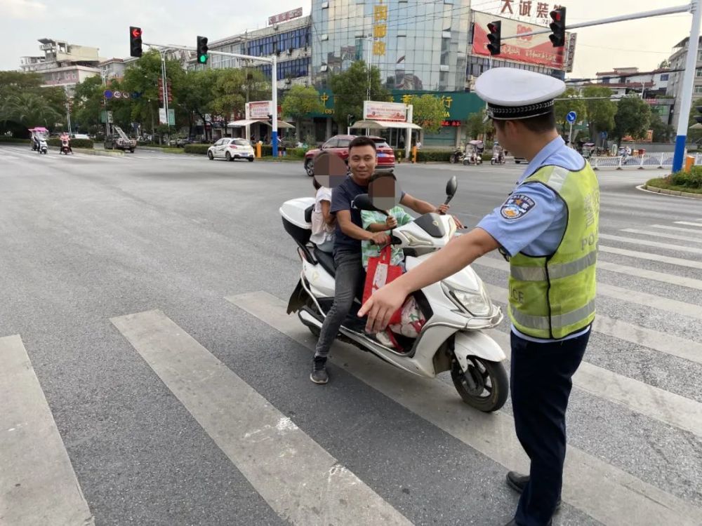 曝光台丨莲花城区摩托车电动车交通违法行为大曝光之违法载人篇