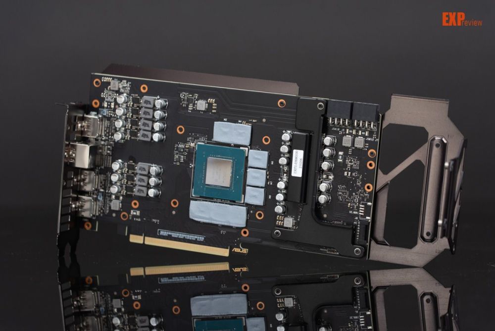 显卡拆解整体来说,华硕 rtx 3070 o8g 猫头鹰版这张显卡虽然尺寸巨大