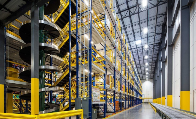 未来的仓库系统物联网生态系统打造优化的智能仓库