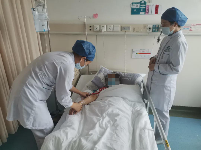 最近,在南方医科大学深圳医院,她选择了"日间化疗",白天打完针,晚上