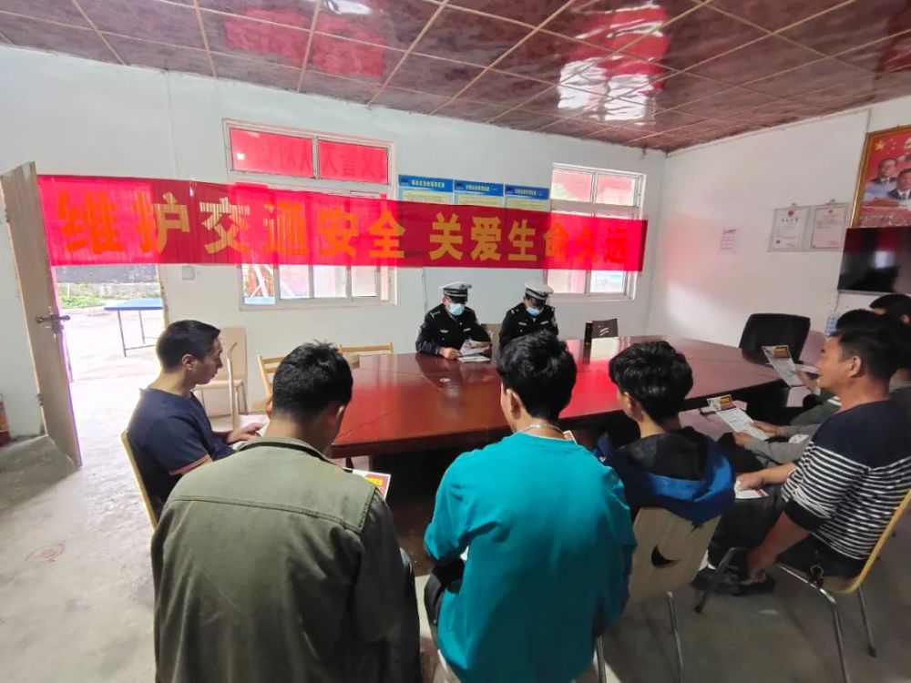 墨脱县公安局开展道路交通安全宣传活动
