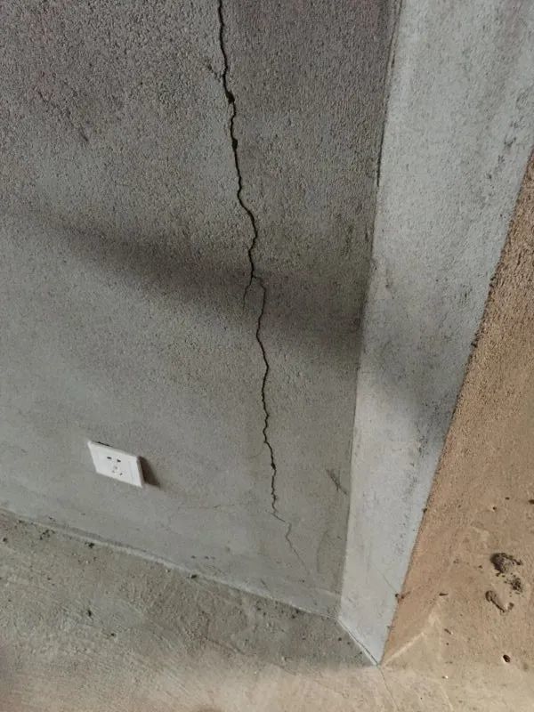 【家居】墙面开裂,空鼓,起包怎么办?教你如何自救!_腾讯新闻