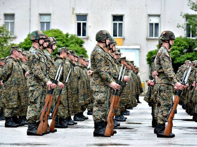 他威胁说,一旦波黑塞族军队成立,他就接管位于斯普斯卡共和国的波黑