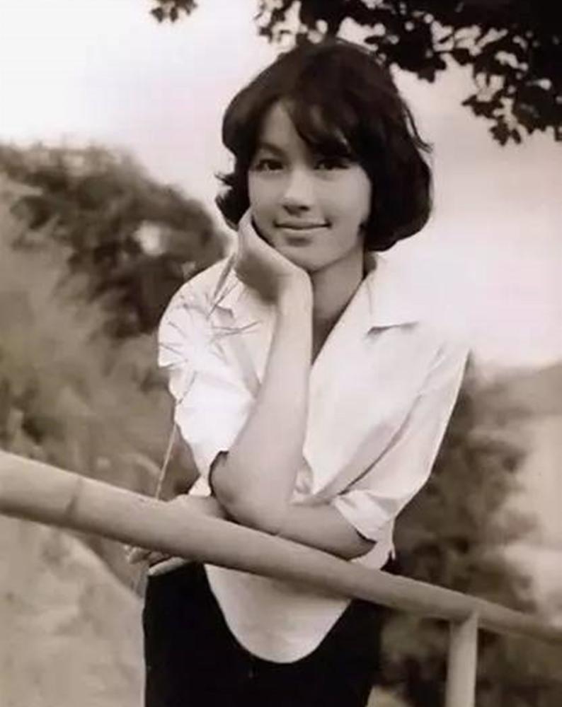 倪匡与亦舒早就不和,极可能就是倪匡的妹妹:亦舒.