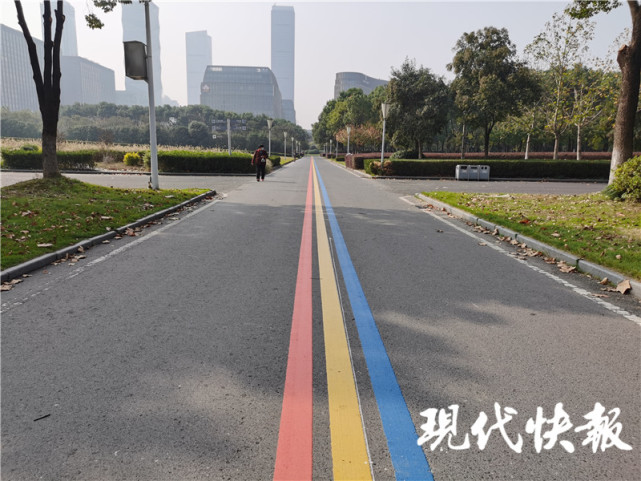 南京彩虹跑道来了,很智慧能记录你的运动距离,能耗