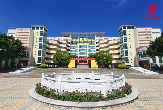 建成后将新增功能场室60余间石门实验小学综合楼顺利封顶