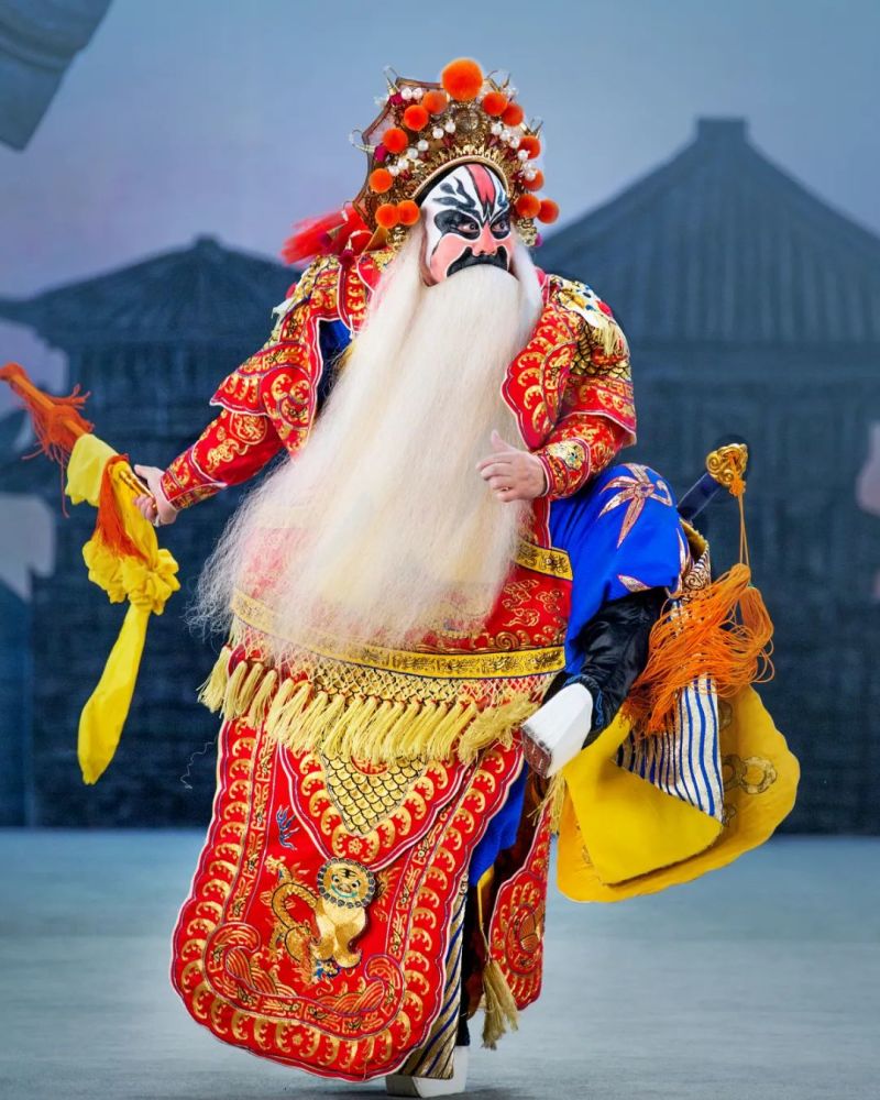 全才花脸杨赤"上海白玉兰戏剧主角奖"等曾获"第二十七届中国戏剧梅花