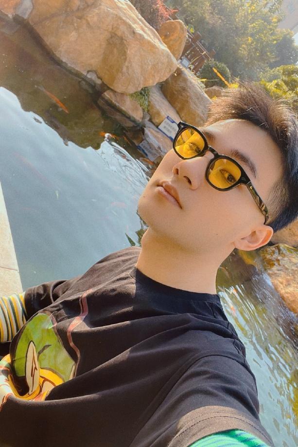 德云社陶阳开始跨界与老秦等一起录制综艺了网友总比闲着强