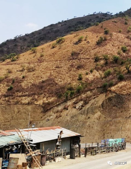 缅甸军方车队多次遇袭 一辆装甲车翻落山脚 全网搜