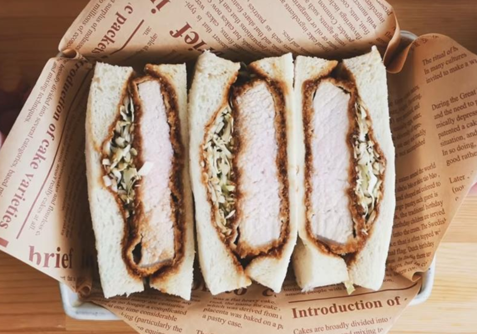 5cm厚) 吐司 4片(中等厚度) 盐 适量 黑胡椒 适量 面粉 50g 日式面包