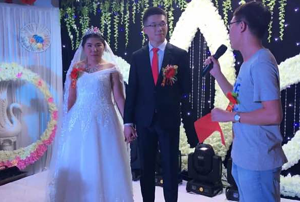 dnf:大坤坤结婚照出现!媳妇身材已曝光,网友:这才是真爱