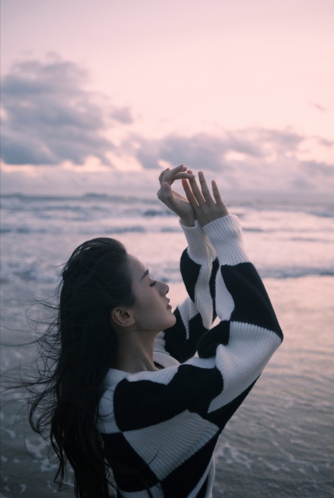袁冰妍海边氛围感大片～氛围感十足