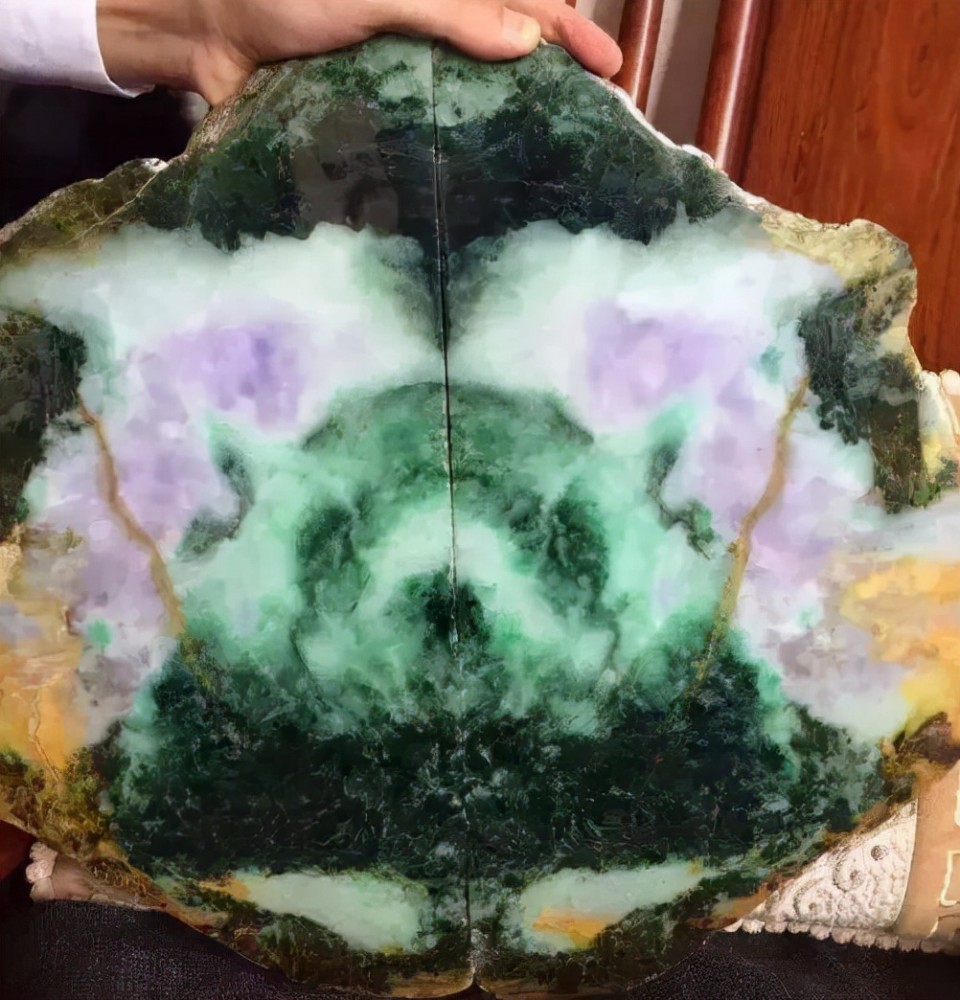 这些纹路奇特内部造型美好的翡翠毛料,沉寂万年,终于被人发现了