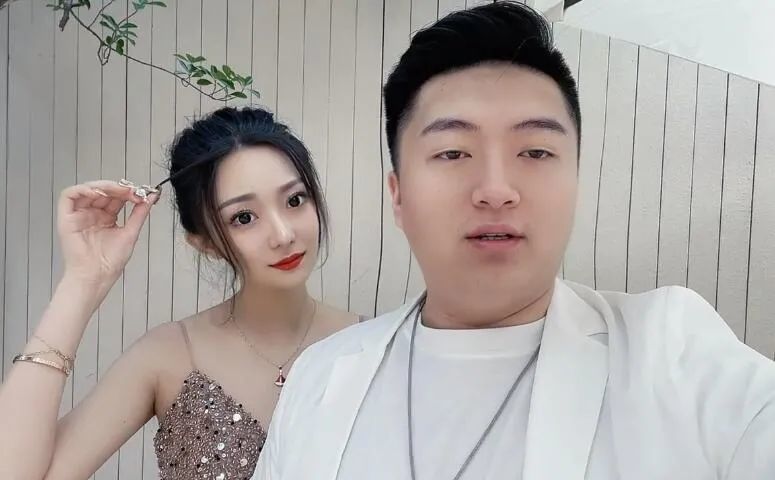 小洲写"万字"长文请假,媳妇儿"温暖"生孩子,将暂别网络停播