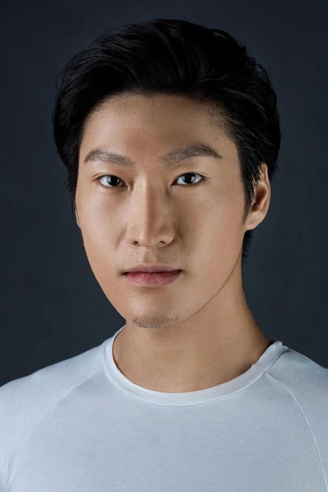 舞剧团艺术家群英荟萃,本次演出也派出了超强阵容,杨思宇,余瑜,朱寅