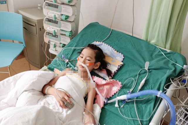 如今,我每天都守候在重症监护室的门口,每日听着医生给我讲解女儿的