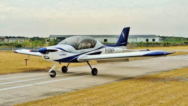 2吨/座位不超4座的单发飞机