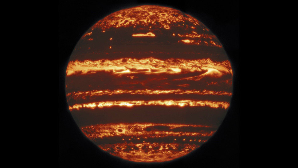 在这张“幸运”的红外图像中，木星看起来像个火球免费交友软件