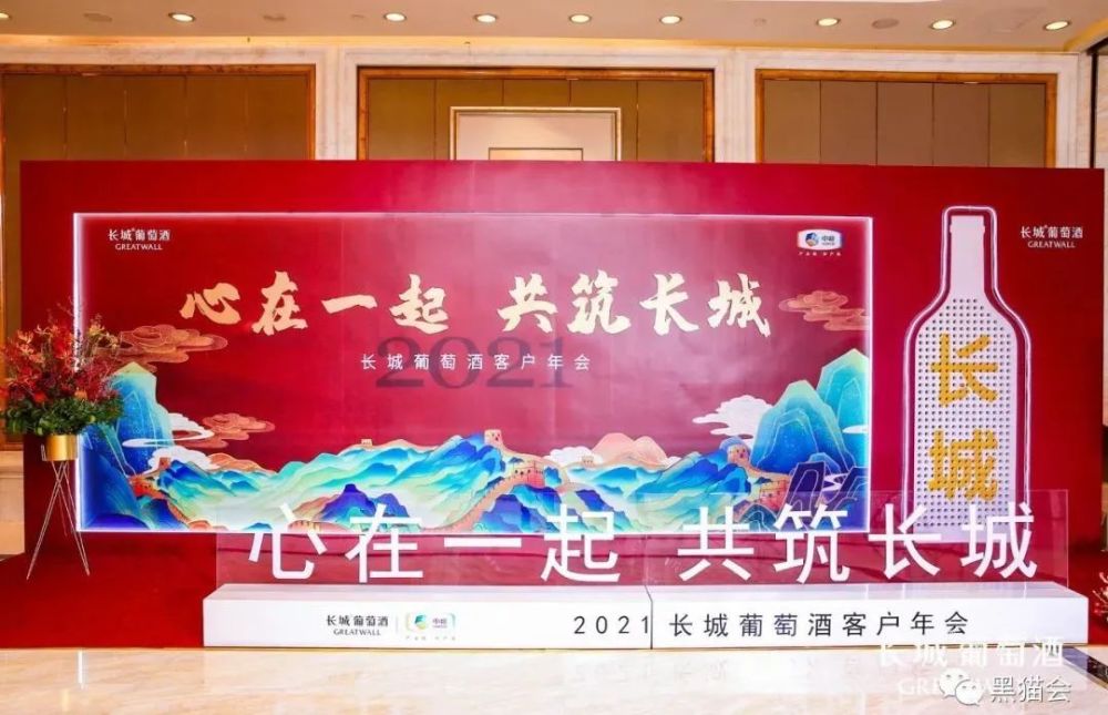 年会适合表演什么节目_适合年会节目表演脱口秀_年会3人表演什么节目好