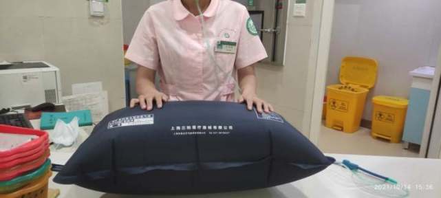 健康小站播报大伯家用的氧气枕全漏了秋冬在家吸氧要远离这些东西