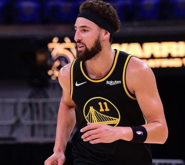 底角三分11连中汤普森训练视频被詹姆斯点赞待他归来勇士可争冠