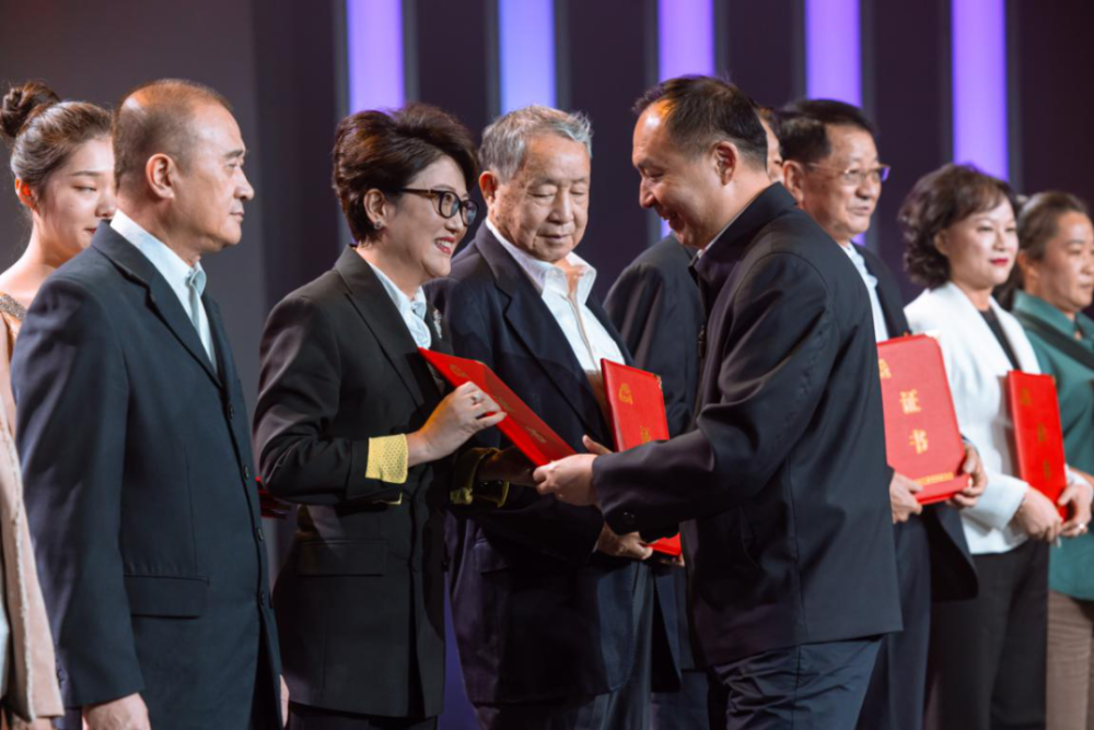 程璇荣膺福建省妇女儿童发展基金会40周年"致谢人物"