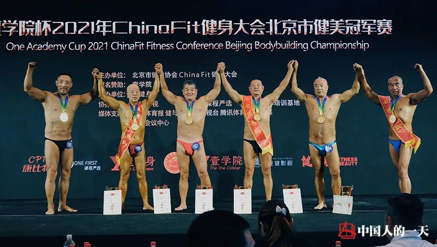 美國特米諾飛機場一群扮演很像男孩搞笑兒炮玉澤演怎樣告訴一年級英語課是什么