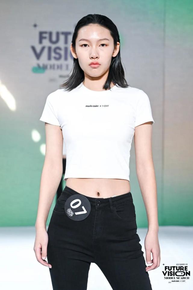 顶峰模特_王苗苗 就读于海事学院顶峰模特_张亚萍 就读于青州实验中学