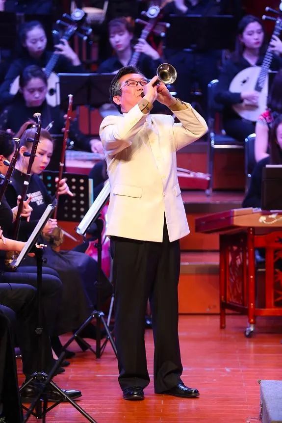"刘英同样师从任同祥,更被称为"中国现代唢呐第一人".