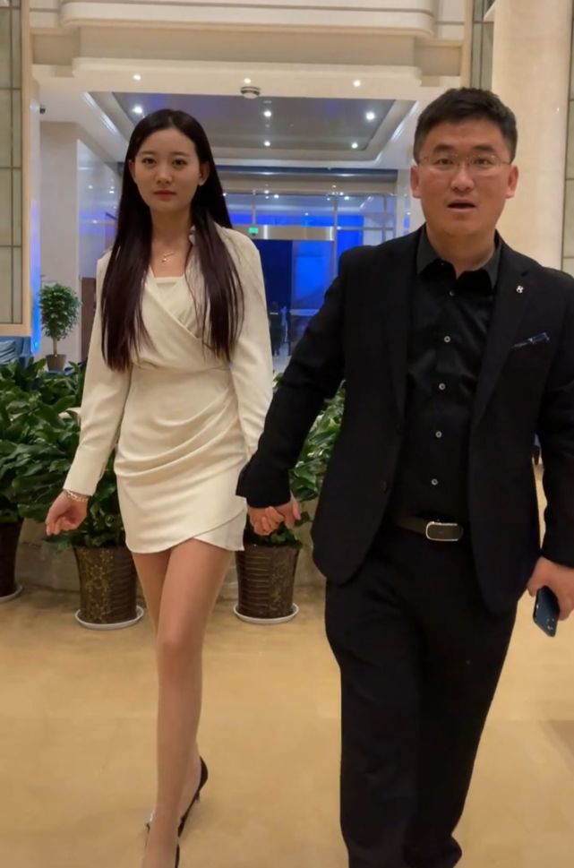 可从恋情官宣后,姜涛对小羽毛的各种宠溺来看,似乎他这次并没有"开