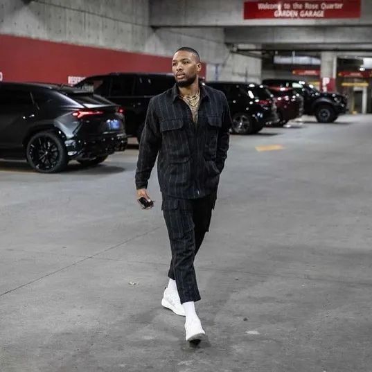 90分钟!詹眉曾密会利拉德