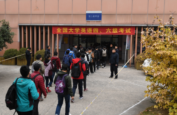 <b>大学生若想顺利实现就业，文凭是门槛，自身能力更不可忽视</b>