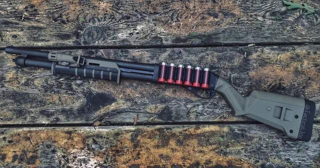 军用武器或警用武器,其中的雷明顿m870泵动式霰弹枪的用途就比较广泛