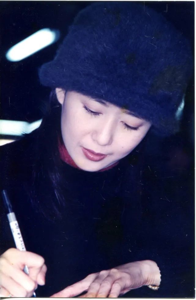 孟庭苇20年前在北京旧照曝光亲切如邻居女孩冬季到台北来看雨