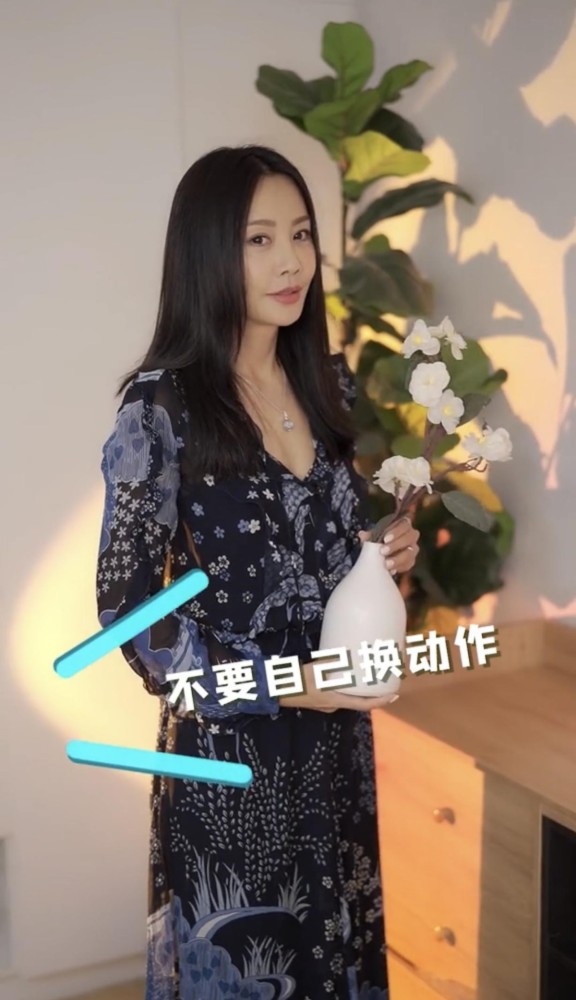 马雅舒近照真是嫩不少穿衣风格很御姐就是长得有点像秦岚