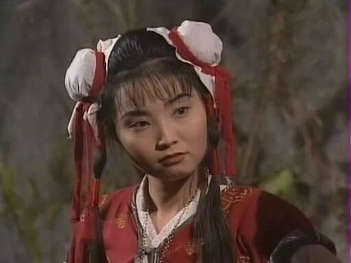 之后许秋怡就听到还是男友的张智霖和港姐冠军袁咏仪传出绯闻,看到