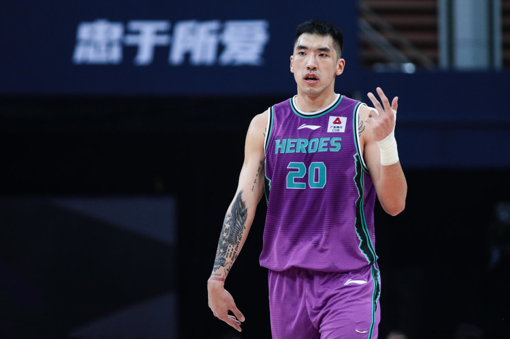 半场12分5篮板!丁彦雨航秀招牌突破梦回巅峰,陶汉林6中1