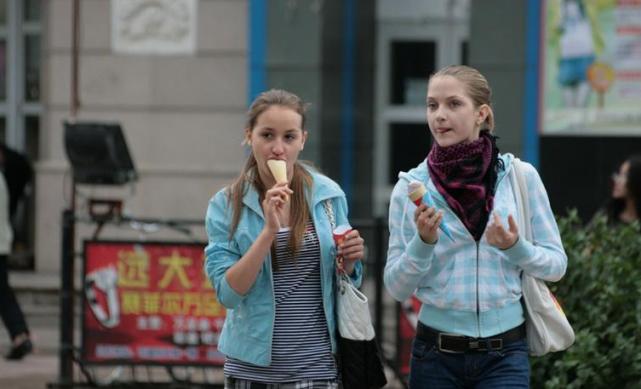 俄罗斯是发达国家物价却比我国还要低完全是因为人口比例悬殊