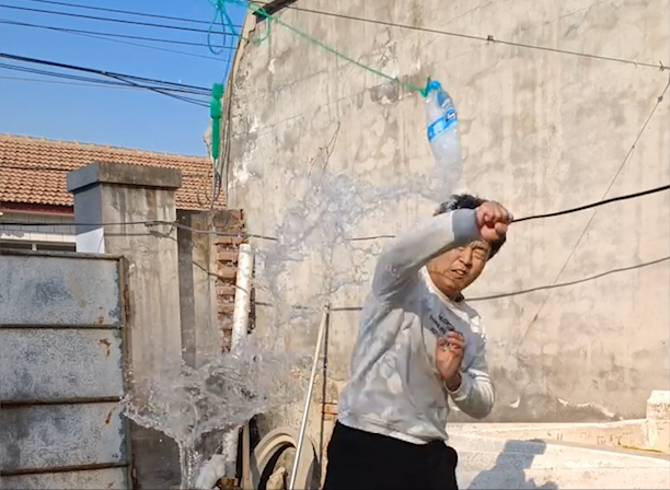 鸽武缘:北京通背拳传人,掌法灵活刚劲,能徒手打弯扳手