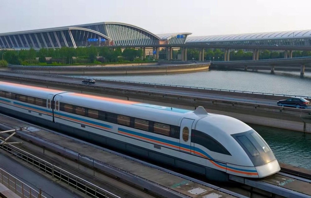 但是该国从未停止研发时速更快的列车,就在今年一月份,中国又1项黑