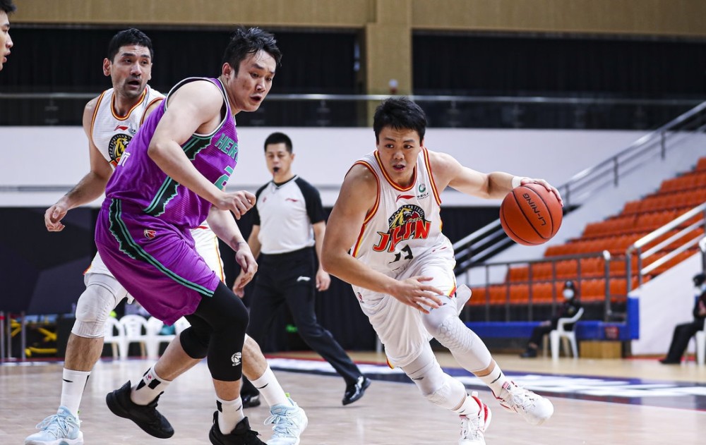 姜宇星和姜伟泽梦醒时分,吉林男篮98-83力克山东男篮